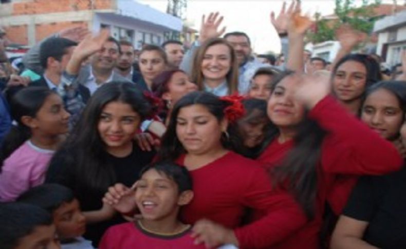 Başbakan Davutoğlu'ndan İzmir'de 2 bin roman vatandaşa istihdam sözü