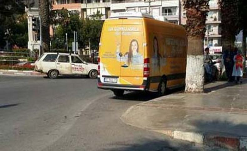 İzmir'de seçim kampanyasında kamu aracı tartışması