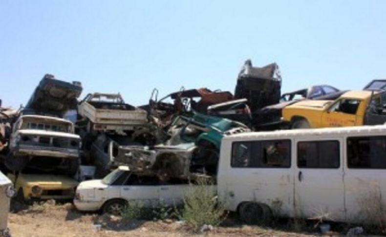 Karabağlar'da hurda araç temizliği