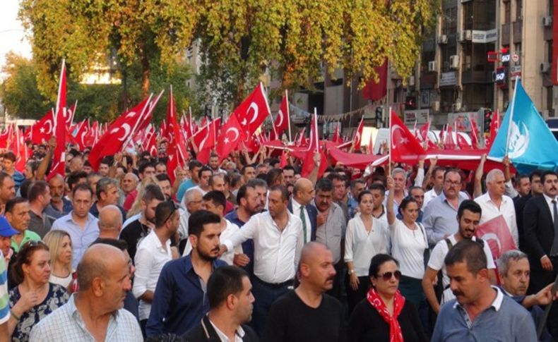 İzmir teröre tepki için 5 bin kişi yürüdü
