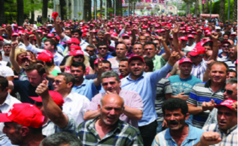Büyükşehir'de sözleşme krizi: İşçiler ayaklandı