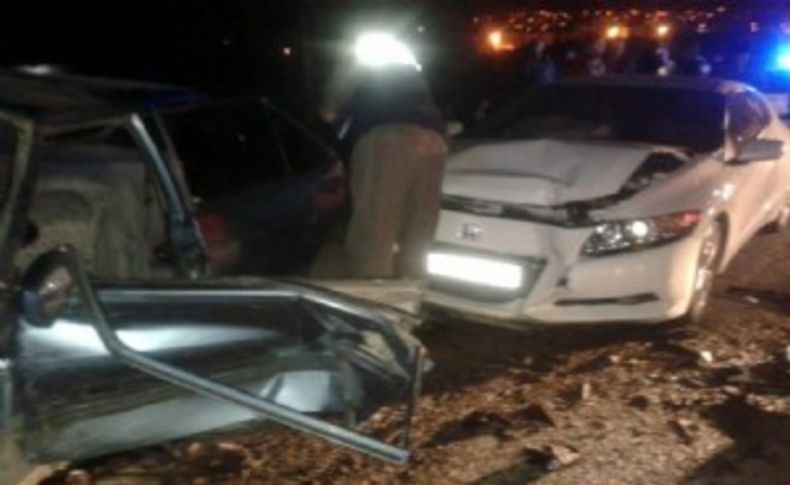 İzmir'de üç araç çarpıştı: 1 ölü, 7 yaralı