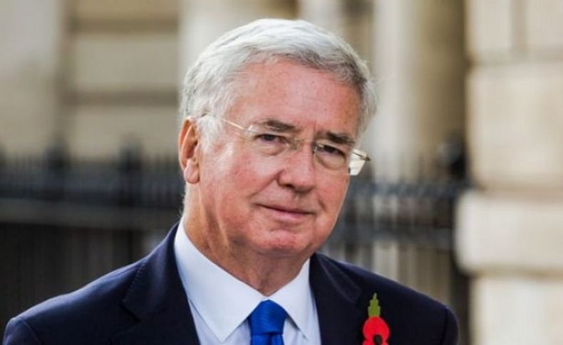 İngiltere Savunma Bakanı istifa etti