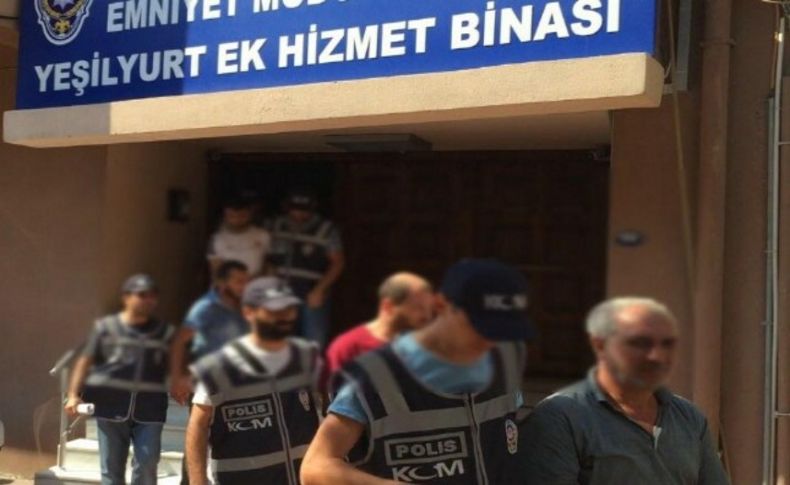 İzmir'de insan kaçakçısı 6 kişi tutuklandı
