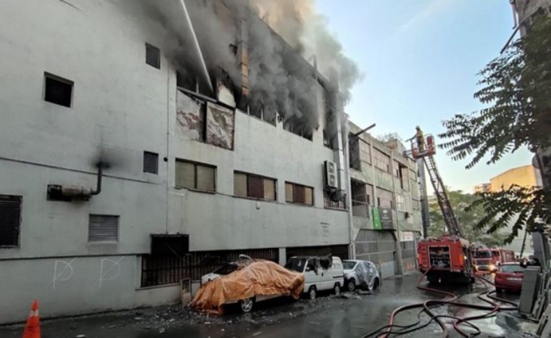 İstanbul Kağıthane'de iş merkezinde yangın