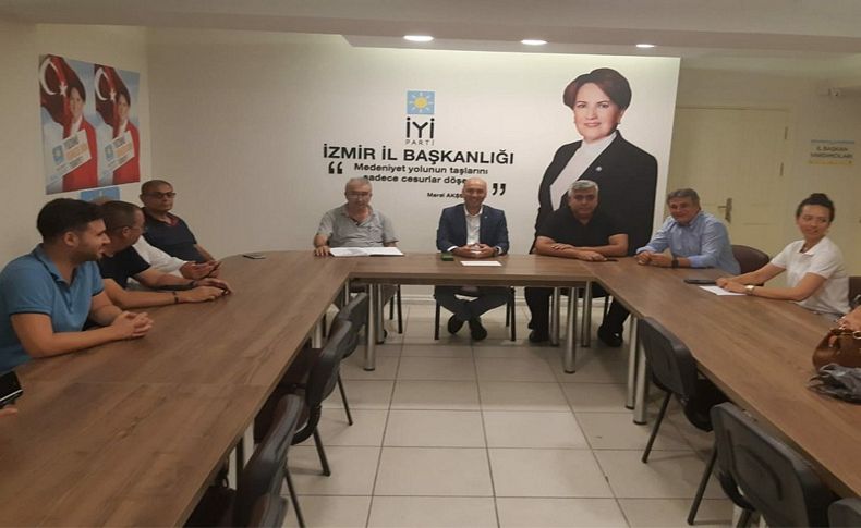 İYİ Parti İzmir'de Ükünç ve yönetimi istifa etti