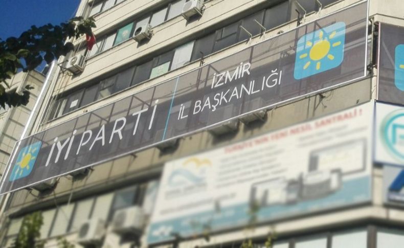 İYİ Parti İzmir tabelasını astı