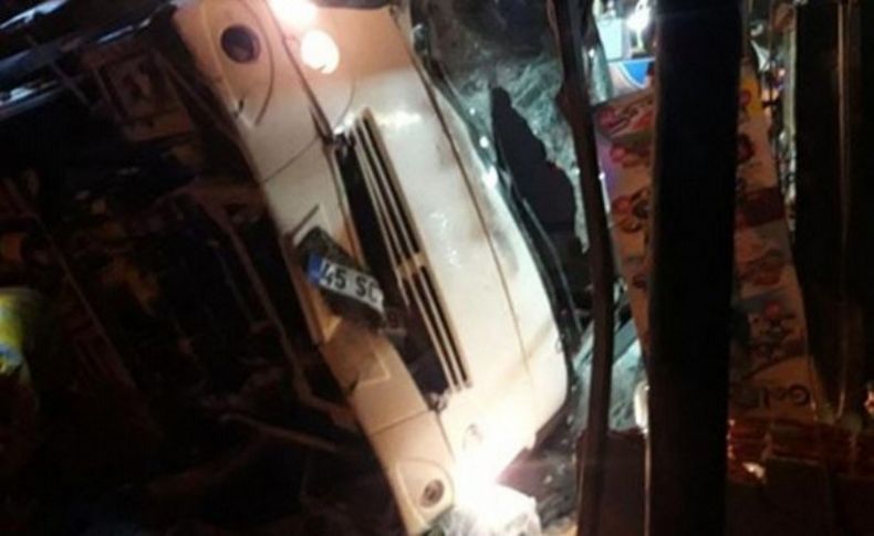 İzmir-Ankara yolunda feci kaza! Ölü ve yaralılar var