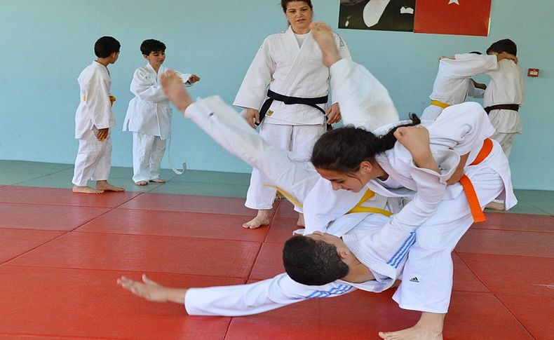 İzmir Büyükşehir Belediyesi Yaz Spor Okulları açılıyor