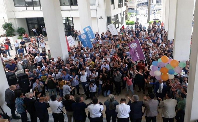 İzmir Büyükşehir Belediyesinde emekçilerin onayladığı TİS imzalandı