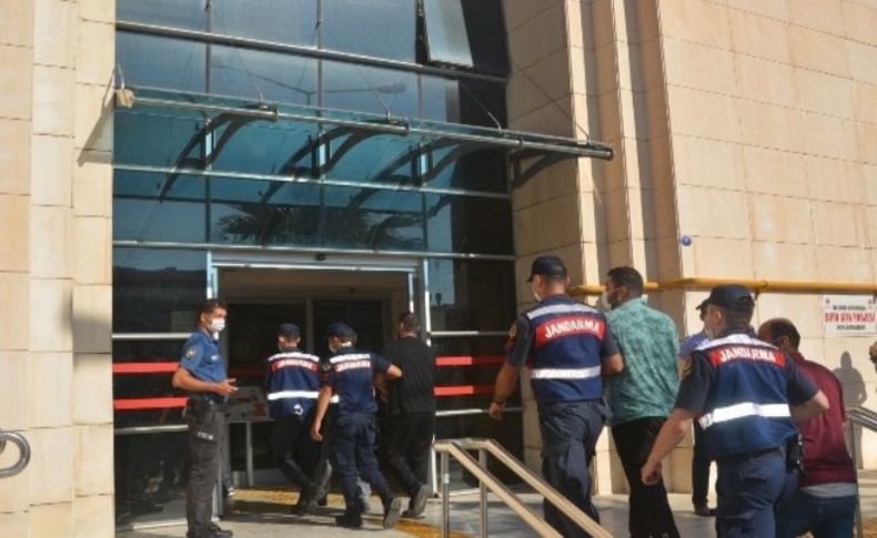 İzmir'de 2 milyon 500 bin TL'yi zimmetine geçirdiği iddia edilen şüphelilere gözaltı