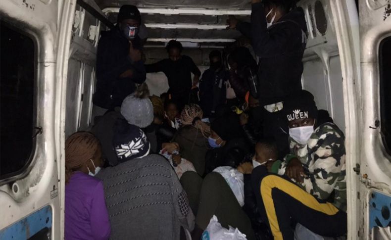 İzmir'de 25 sığınmacı yakalandı