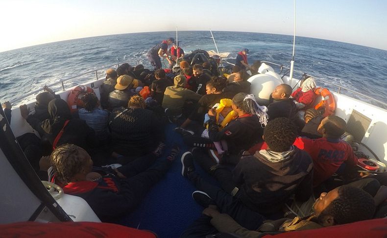 İzmir'de 55 kaçak göçmen yakalandı