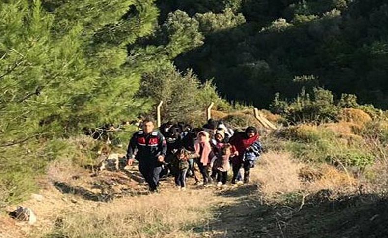İzmir'de 87 kaçak göçmen ile 2 organizatör yakalandı
