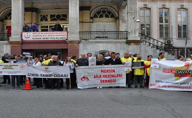 İzmir'de aile hekimleri 'mobbinge hayır' eylemi yaptı