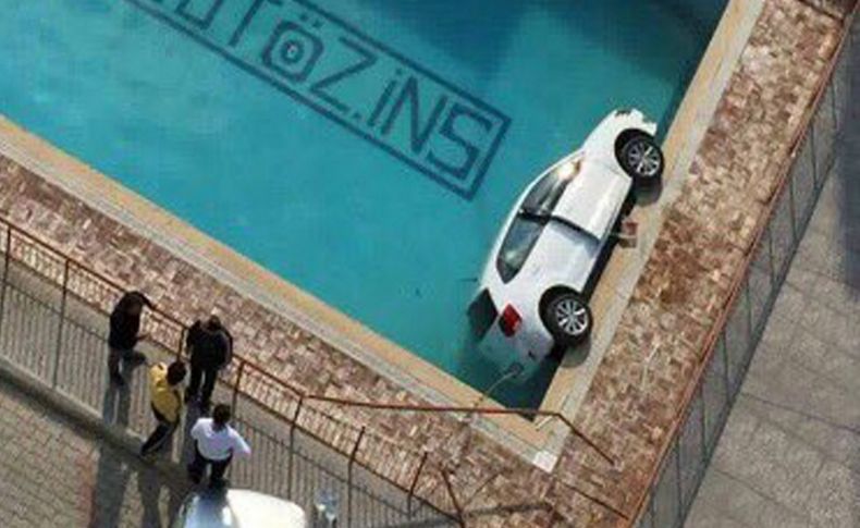 İzmir'de akıl almaz görüntü: Otomobil site havuzuna uçtu