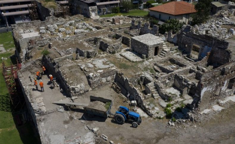 İzmir'de Antik Çağ'dan kalma 'gymnasium' kalıntılarına ulaşıldı