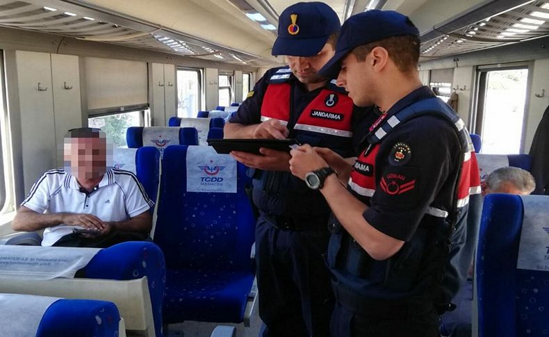 İzmir'de aranan 12 kişi yakalandı