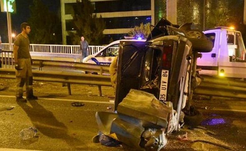 İzmir'de, aynı yerde peş peşe kaza: 1 ölü, 4 yaralı