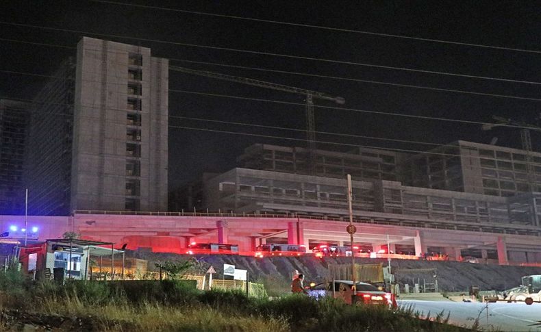 İzmir'de, Bayraklı Şehir Hastanesi inşaatında yangın