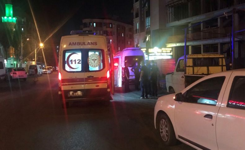 İzmir'de bıçaklanan kişi ağır yaralandı