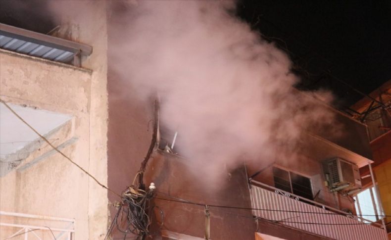 İzmir'de bir evde çıkan yangında hasar meydana geldi
