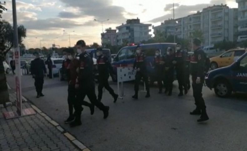 İzmir'de bir kişinin öldüğü silahlı kavgayla ilgili 3 şüpheli tutuklandı
