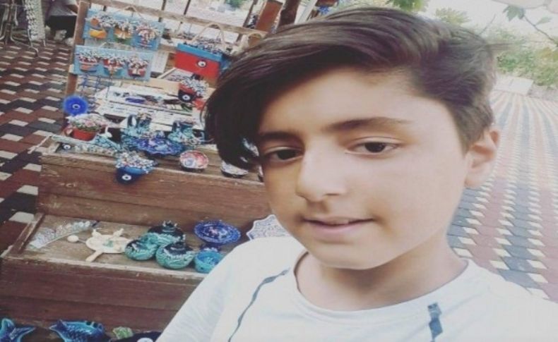 İzmir'de bisikletiyle direğe çarparak yaralanan çocuk yaşam mücadelesini kaybetti
