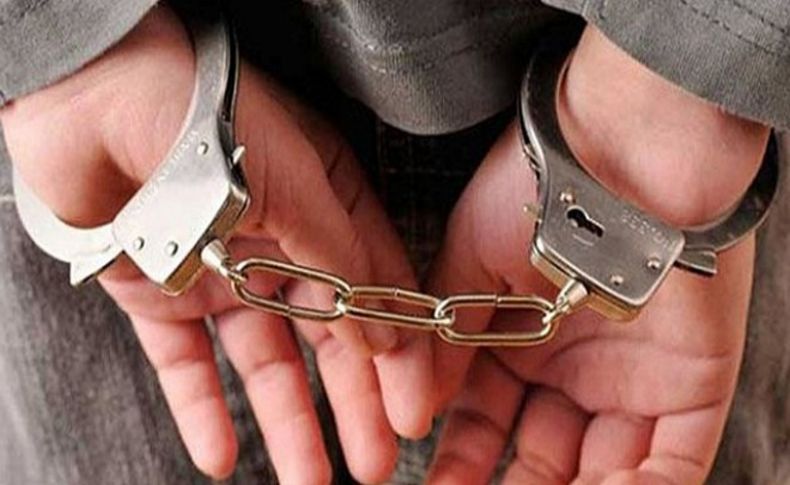 İzmir'de Cumhurbaşkanına hakaret eden dört kişi tutuklandı