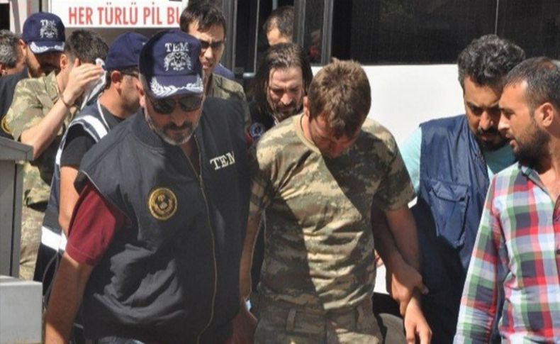 İzmir'de darbeci 7 asker adliyeye sevk edildi!