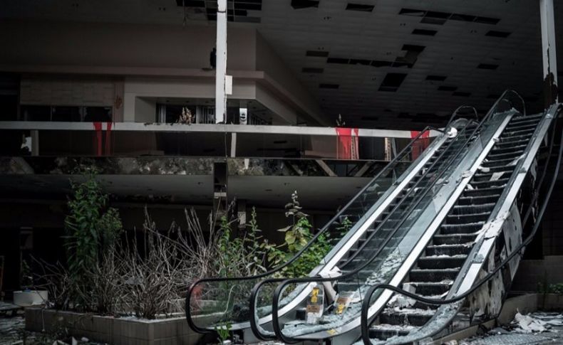 İzmir'de deprem anında dışarı çıkan AVM emekçilerine maaş kesintisi