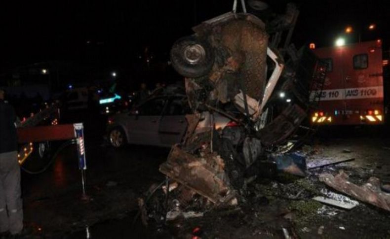 İzmir'de feci kaza: 1 ölü 2 yaralı