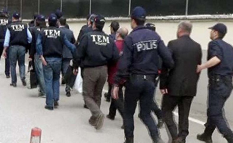 İzmir'de FETÖ operasyonu: 9 tutuklama