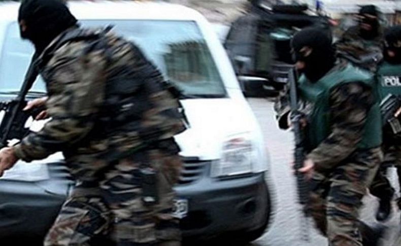 İzmir'de iki ayrı FETÖ operasyonu: 62 gözaltı
