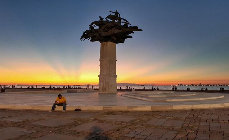 İzmir'de günbatımı güzelliği