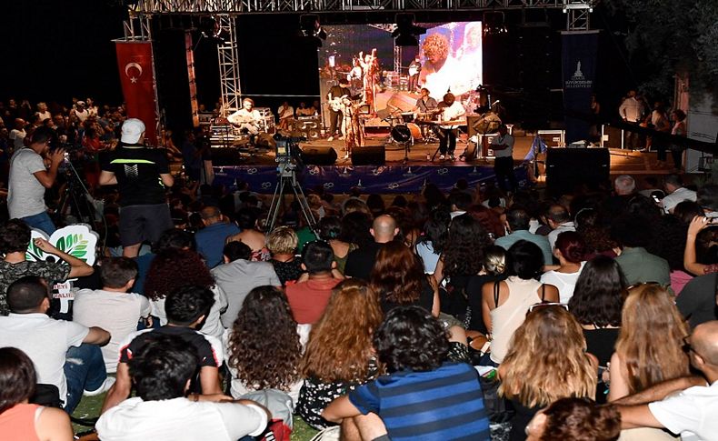 İzmir'de 'Günbatımı Konserleri' devam ediyor
