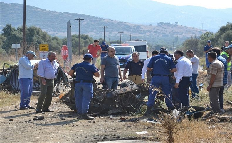 İzmir'de hemzemin geçitte kaza: 1 ölü