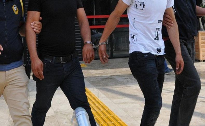 İzmir'de hırsızlık şüphelisi 4 kişi yakalandı