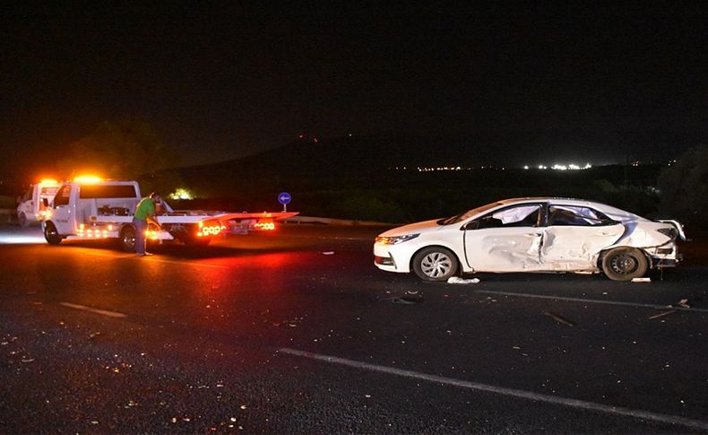 İzmir'de iki otomobil çarpıştı: 1 ölü, 6 yaralı
