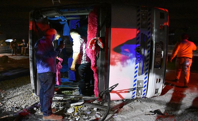 İzmir'de işçi servisi devrildi: 7 yaralı