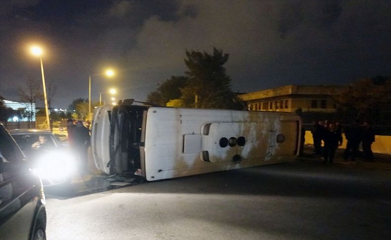 İzmir'de belediye otobüsü ile minibüs çarpıştı: 10 yaralı