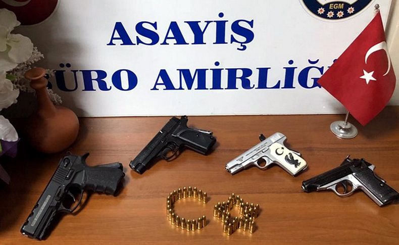 İzmir'de kaçak silah ticareti operasyonu
