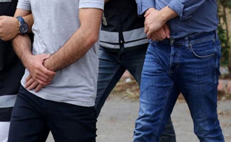 İzmir'de kaçakçılık operasyonu: 2 gözaltı