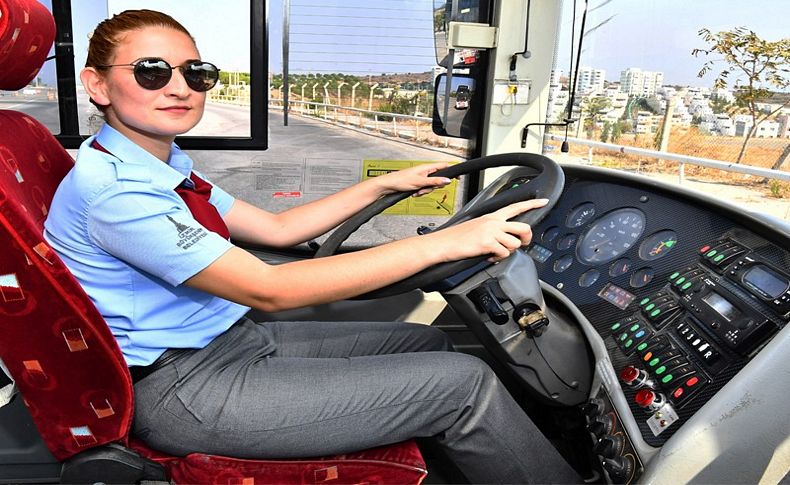 İzmir’de kadın şoförler yollarda