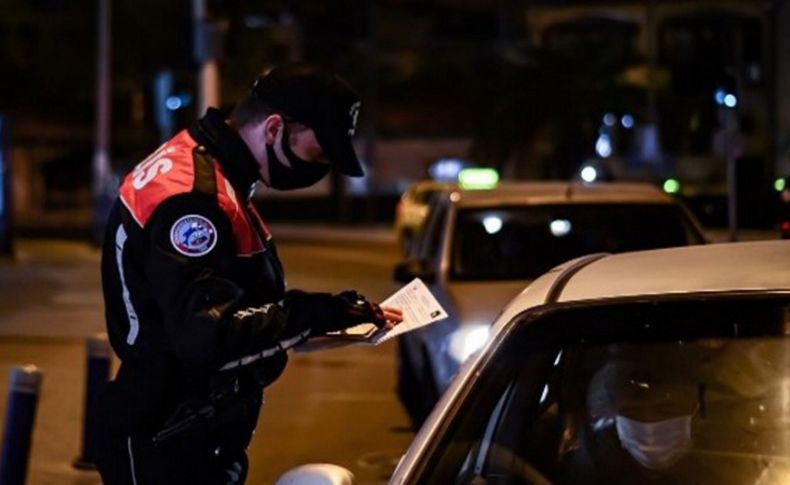 İzmir'de kısıtlamalara uymayanlara 4 milyon 200 bin lira ceza kesildi