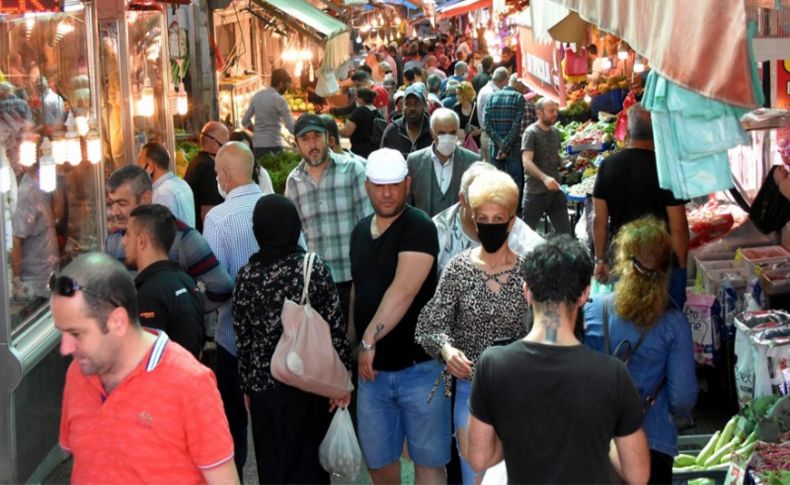 İzmir'de kısıtlamanın ardından caddelerde yoğunluk yaşandı