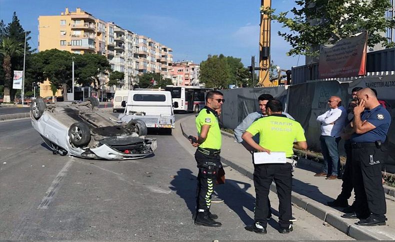 İzmir'de kontrolden çıkan otomobil takla attı