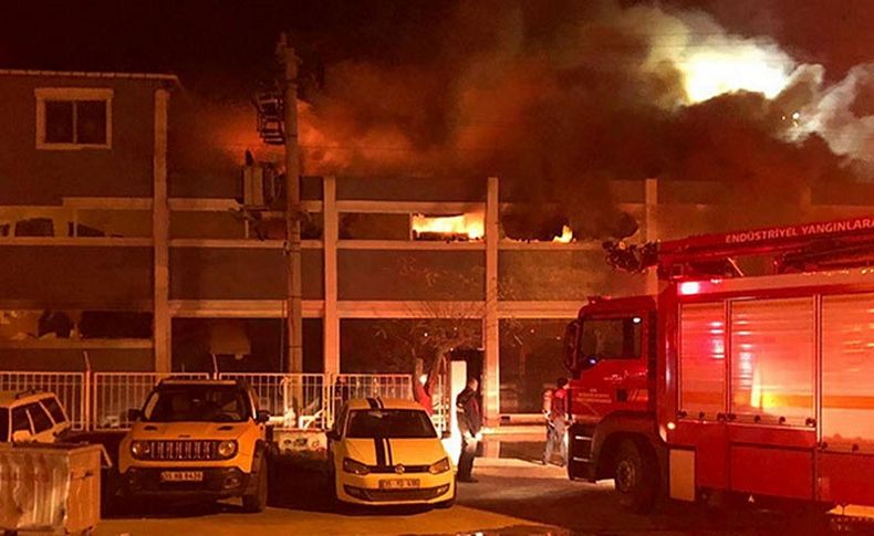 İzmir’de korkutan fabrika yangını!