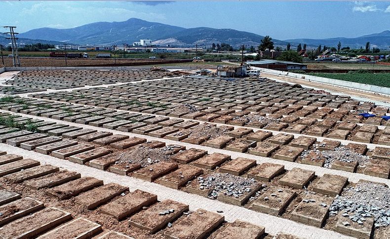 İzmir'de mezarlıklarda yeni dönem