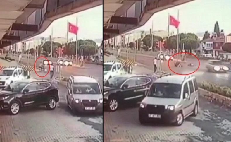 İzmir'de, motosiklet ile otomobilin çarpıştığı kaza kamerada